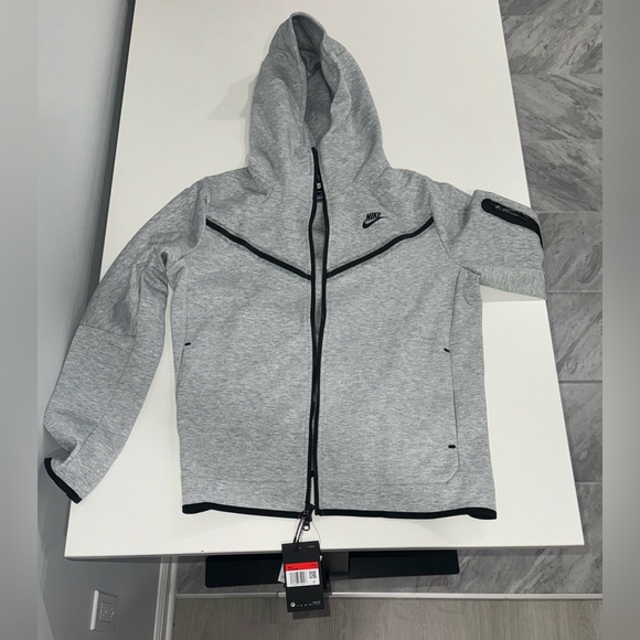 Nike Tech - Men’s Full-Zip Windrunner Hoodie - Picture 3 of 5